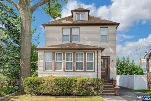 527 Brandon Place, Cliffside Park, NJ, 07010 | Card Image