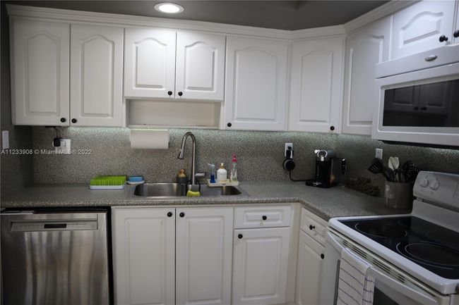 11900 - 11900 Sw 110th Street Cir E, Home with 3 bedrooms, 1 bathrooms and null parking in Miami FL | Image 9