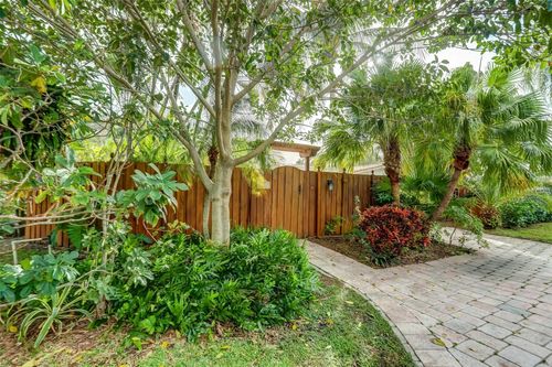 904 Ne 18th St, Fort Lauderdale, FL, 33305-3806 | Card Image