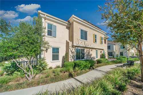 981 W Clover Ave, Rialto, CA, 92376-4868 | Card Image