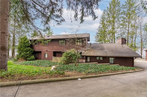 9707 Lakewood Dr Ne, Mineral City, OH, 44656-9087 | Card Image