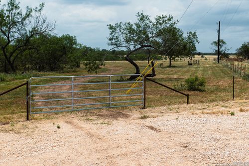 310 Western Ln, Leesville, TX, 78122 | Card Image