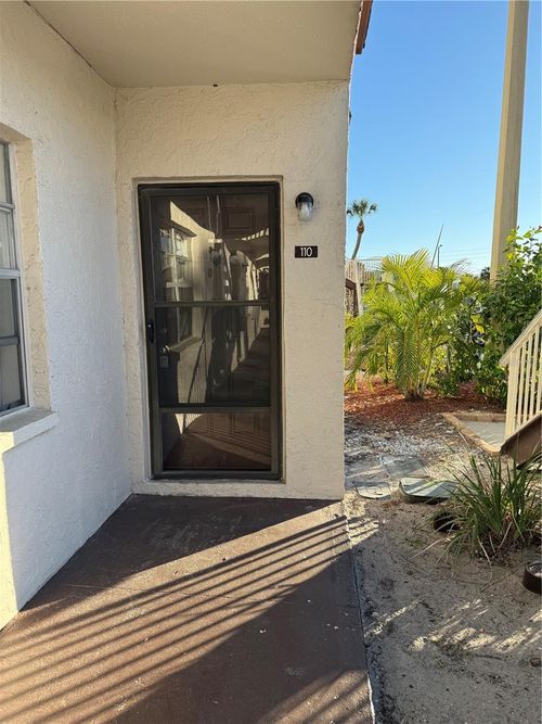 g110-9009 Tudor Drive, TAMPA, FL, 33615 | Card Image