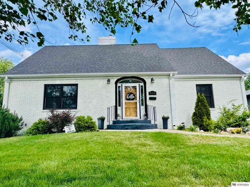 550 N Main St, Valentine, NE, 69201-1528 | Card Image