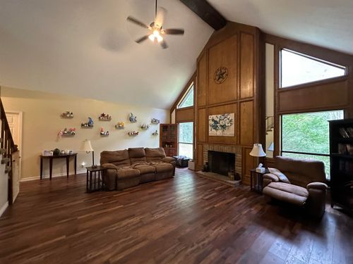 180 Laurie Ln, Silsbee, TX, 77656-8919 | Card Image