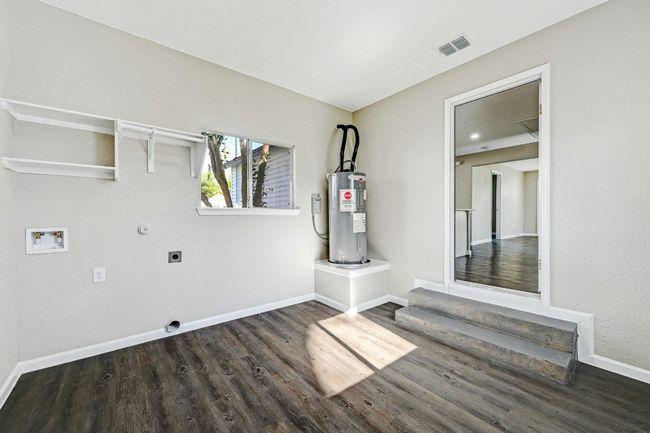 212 S Walnut Ave, House other with 3 bedrooms, 2 bathrooms and 2 parking in Luling TX | Image 22