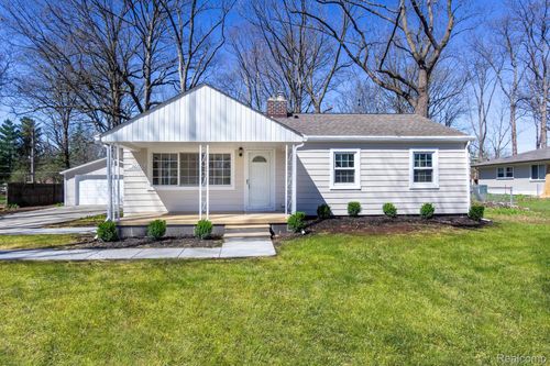 36777 Mulberry St, Clinton Township, MI, 48035-1752 | Card Image