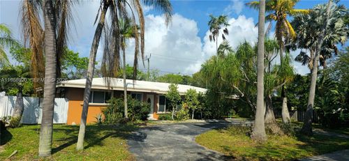 1211 Ne 27th Ave, Pompano Beach, FL, 33062-3807 | Card Image