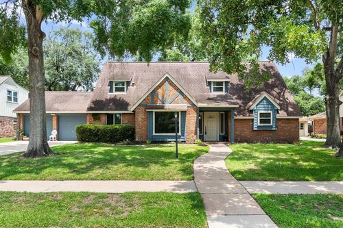 211 Cedar Ln, El Lago, TX, 77586-6135 | Card Image