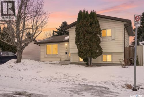 226 Stillwater Dr, Saskatoon, SK, S7J4K3 | Card Image