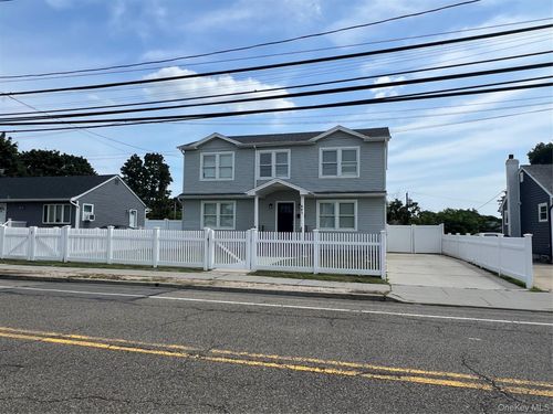 445 Albany Ave, Amityville, NY, 11701-2521 | Card Image