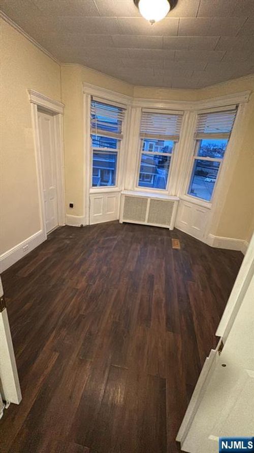 426 Hancock Pl, Fairview, NJ, 07022-1810 | Card Image