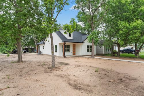 600 Arthur St, McGregor, TX, 76657-2134 | Card Image