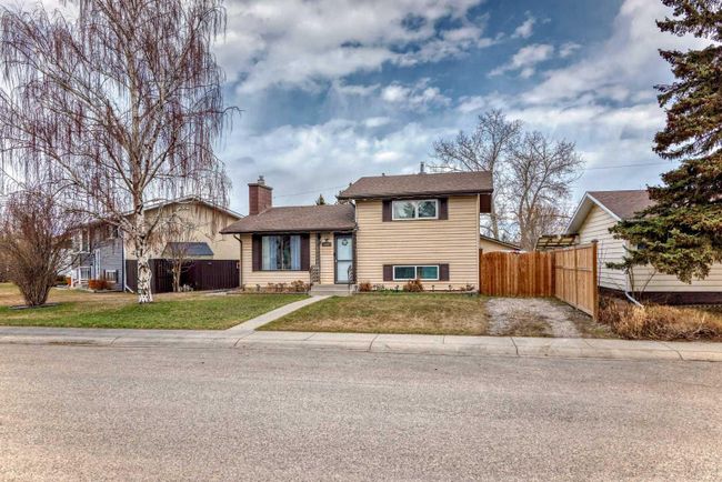 1328 Pennsburg Road Se, Home with 3 bedrooms, 2 bathrooms and 4 parking in Calgary AB | Image 48