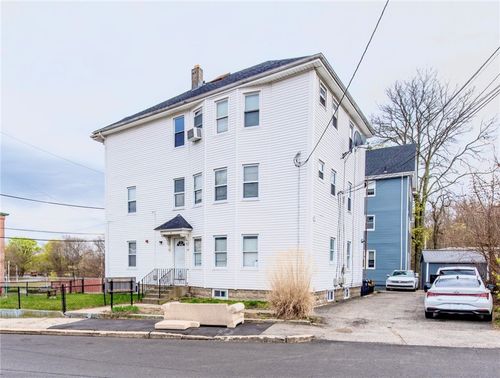 18 Fairlawn Ave, Pawtucket, RI, 02860-2502 | Card Image