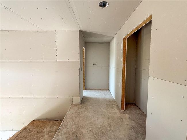 Upper level with closet | Image 21