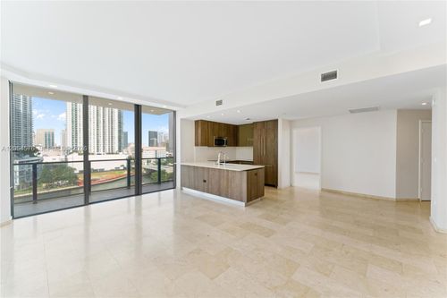 712-88 Sw 7th St, Miami, FL, 33130-3692 | Card Image