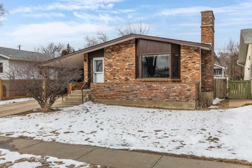 370 1 Street Nw, Medicine Hat, AB, T1A6H4 | Card Image