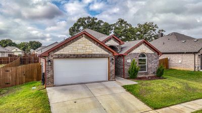 904 Avagail Avenue, House other with 3 bedrooms, 2 bathrooms and null parking in Springtown TX | Image 2