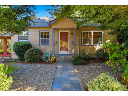 9715 N Syracuse St, Portland, OR, 97203-1431 | Card Image