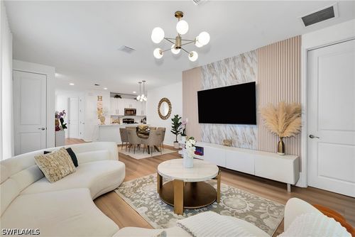 7689 Bristol Cir, NAPLES, FL, 34120-0688 | Card Image