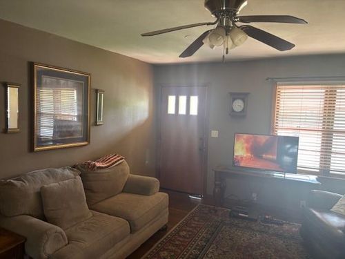 924 W Choctaw St, Lindsay, OK, 73052-5041 | Card Image