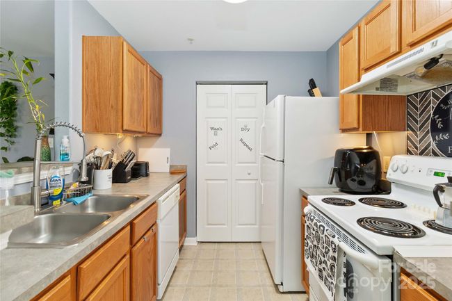 1108 Plaza Walk Dr, Condo with 2 bedrooms, 2 bathrooms and null parking in Charlotte NC | Image 10