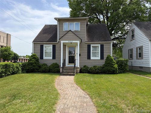 34503 Chestnut St, Wayne, MI, 48184-1307 | Card Image