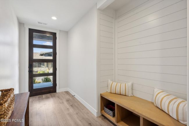 363 E Overlook Loop, Condo with 3 bedrooms, 4 bathrooms and null parking in Hideout UT | Image 5