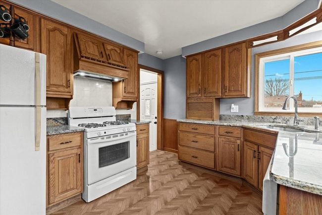 24520 Chernick St | Image 6