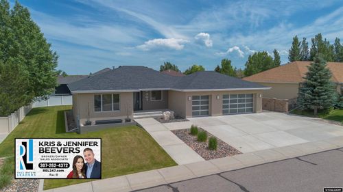 2301 Easthaven Ave, Casper, WY, 82609-4664 | Card Image