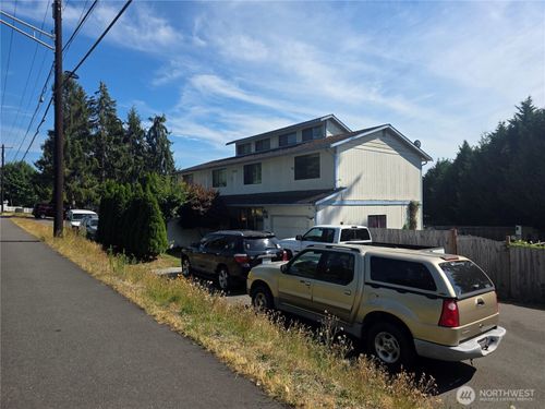 a-and-b-5620 61st St Ne, Marysville, WA, 98270-9586 | Card Image