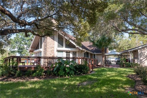 43 Twin Lakes Cir, Victoria, TX, 77905-3052 | Card Image