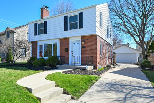 2652 N 82nd St, Wauwatosa, WI, 53213-1023 | Card Image