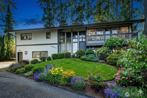 9901 Ne 32nd St, Bellevue, WA, 98004-1831 | Card Image