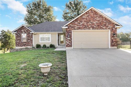 701 Homeland St, Buckner, MO, 64016-7258 | Card Image