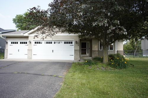 7696 Appaloosa Ln, Circle Pines, MN, 55014-2907 | Card Image