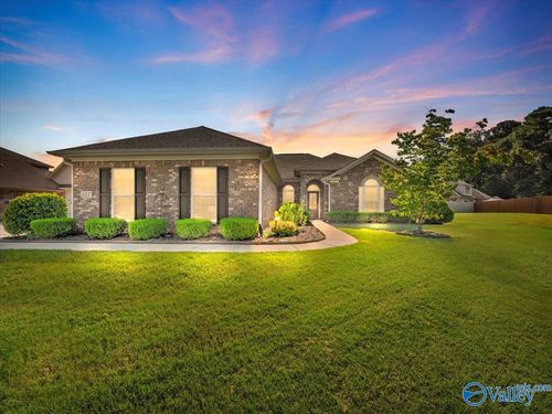 127 Timbercove Cir Sw, Madison, AL, 35756-2401 | Card Image