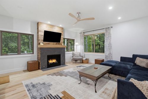 22 Reynolds Ln, Jamaica, VT, 05343 | Card Image