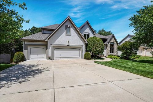 7620 Lichtenauer Dr, Shawnee, KS, 66217-3033 | Card Image