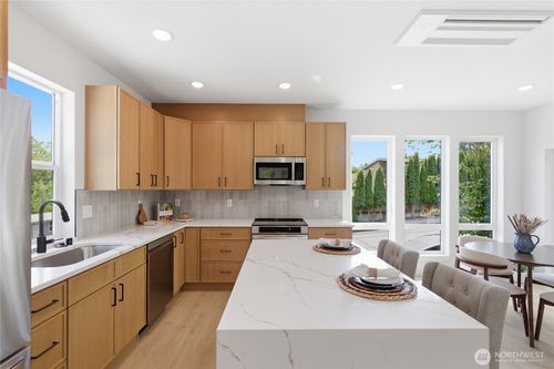 5716 Ne 65th St, Seattle, WA, 98115 | Card Image
