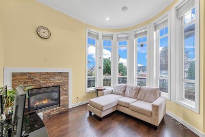 305 Stratford Ave, Home with 5 bedrooms, 3 bathrooms and 2 parking in Burnaby BC | Image 3