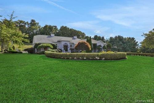 14 Far Horizons Dr, Newburgh, NY, 12550-1045 | Card Image