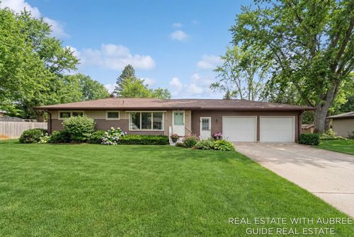 334 Home Ave, Holland, MI, 49424-6445 | Card Image