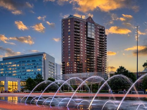 2205-300 Walnut St, Des Moines, IA, 50309-2224 | Card Image