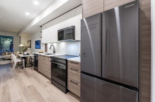 207-422 Lakewood Dr, Vancouver, BC, V5L4L7 | Card Image