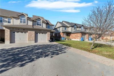 84 Wilton Rd, Townhouse with 3 bedrooms, 3 bathrooms and 2 parking in Guelph ON | Image 2