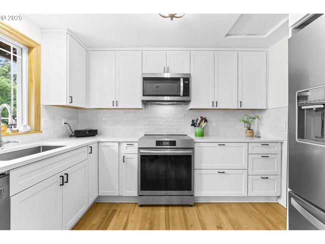 767 Sw 8 Th St, House other with 4 bedrooms, 4 bathrooms and 2 parking in Gresham OR | Image 12