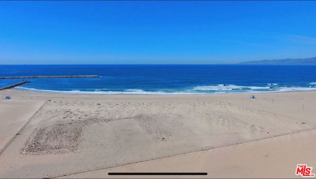 APT-201 - 5205 Ocean Front Walk, Condo with 2 bedrooms, 3 bathrooms and 2 parking in Marina del Rey CA | Image 44
