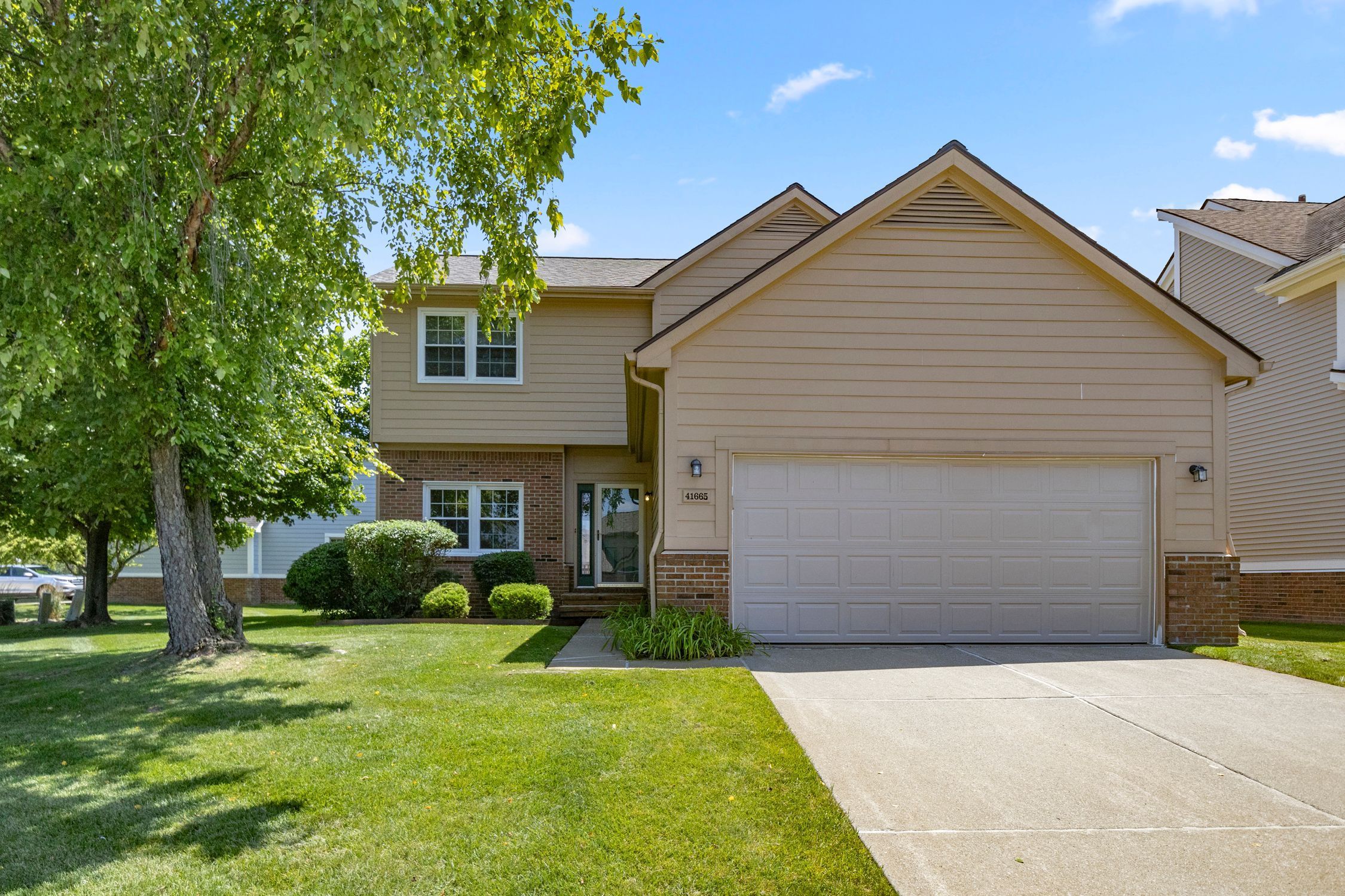 Charleston Ln, Novi, MI 48377